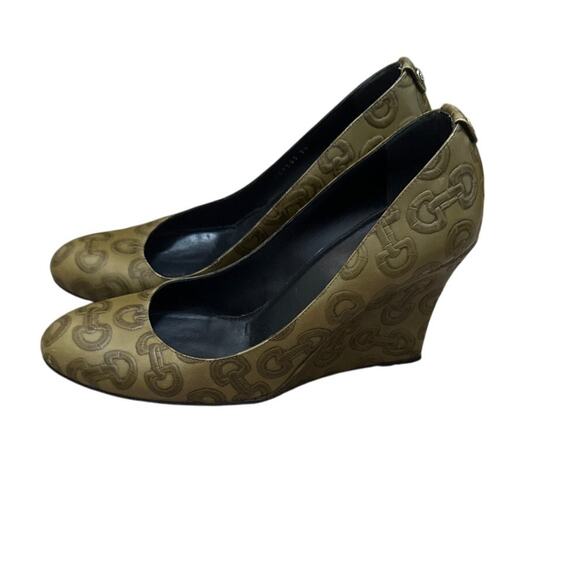 Gucci Embossed Wedge Heels Green Logo Size 9 **flaw** - Picture 1 of 10